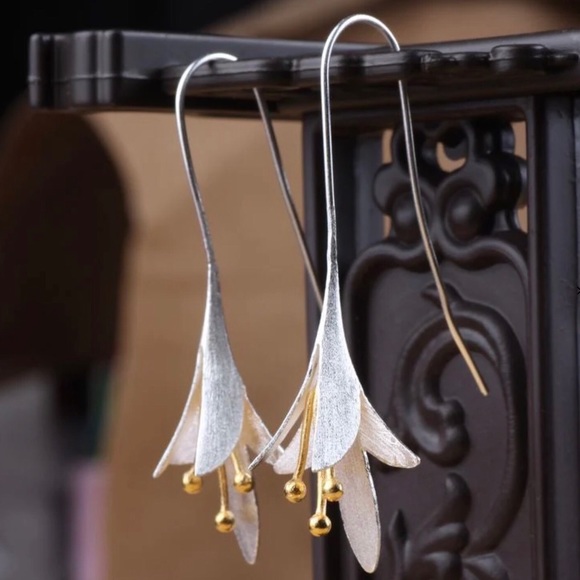 New Mixed Metal Floral Threader Drop Dangle Earrings ~ Tulips - Picture 3 of 16